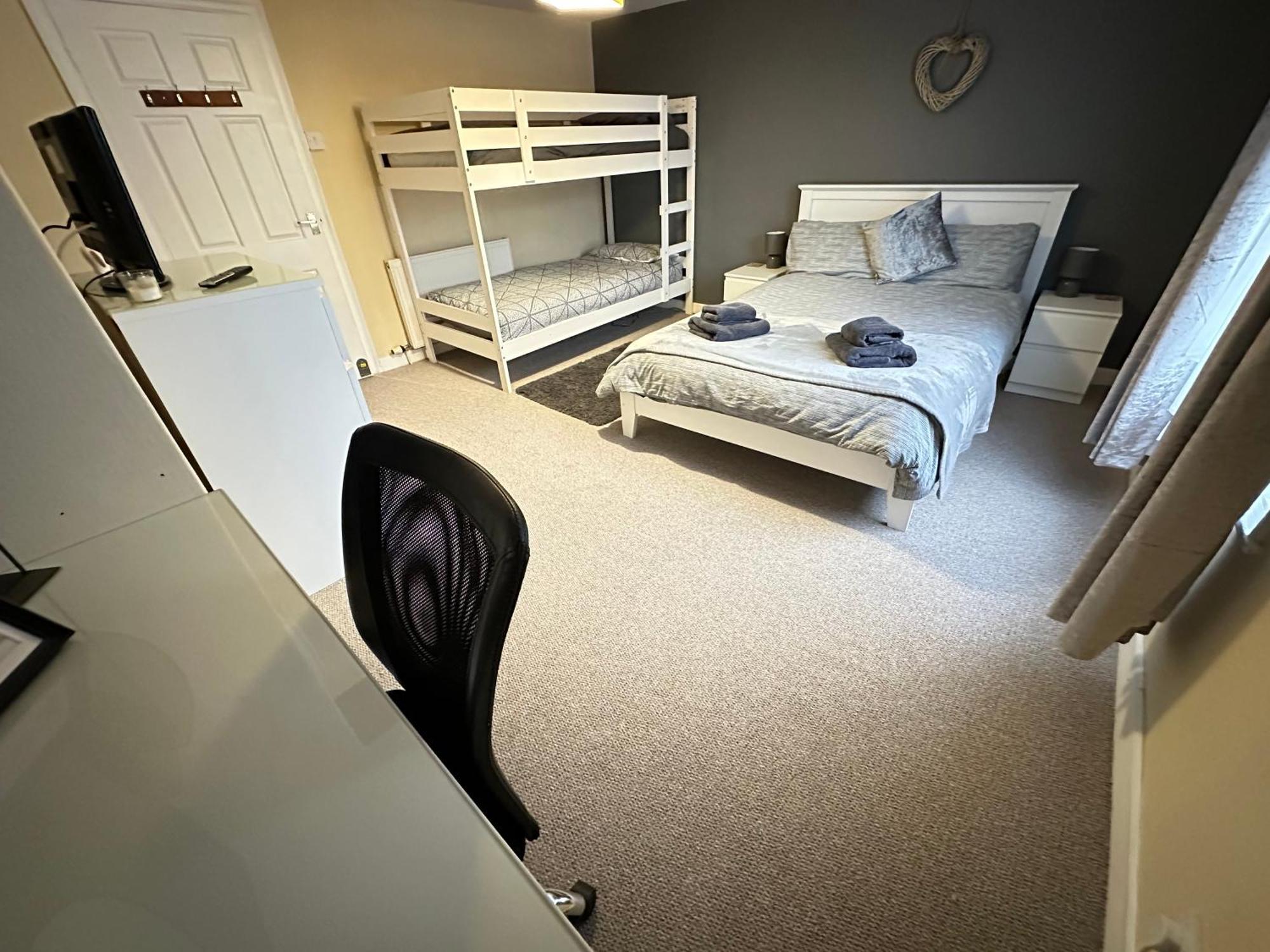 Llanidloes Townhouse-Pet-Friendly-Sleeps 6-Mid Wales Apartment Exterior photo